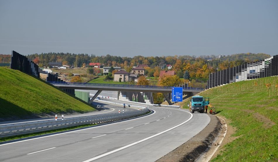 The Třinec bypass now begins to serve the drivers and will divert traffic from the city