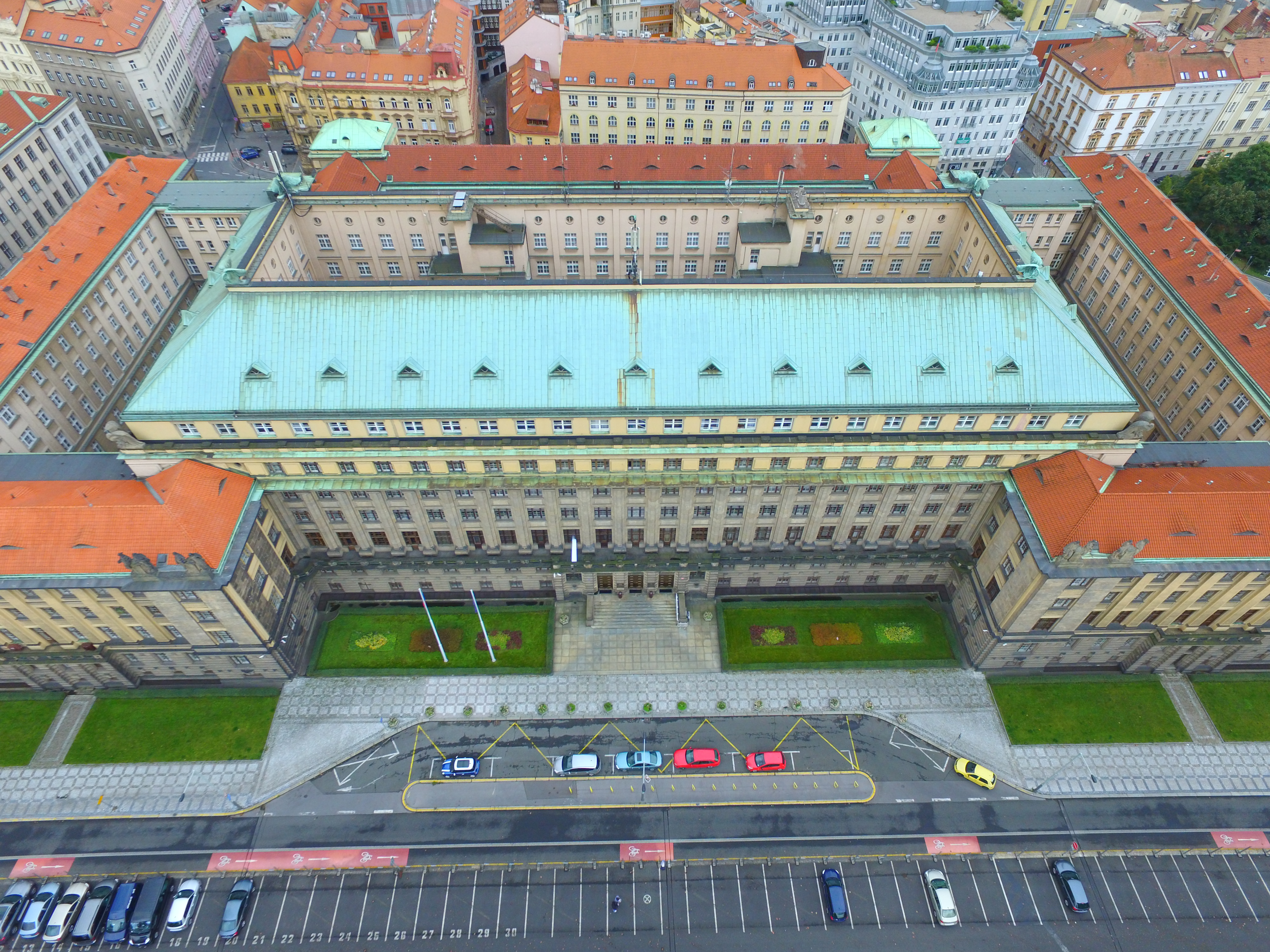 Ministerstvo dopravy se vrací k běžnému provozu. Standardní služby mají nabídnout i další úřady