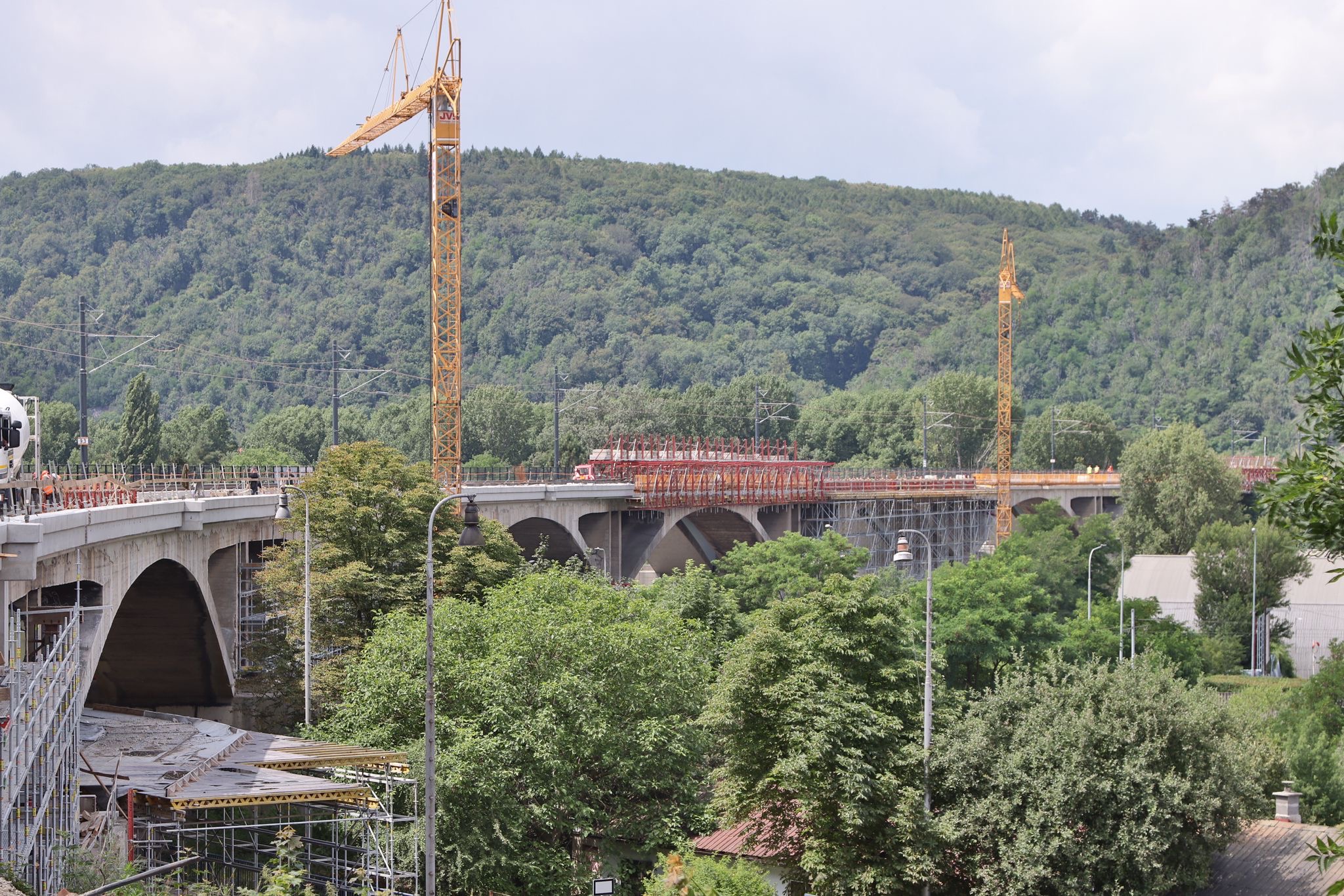 Na Branický most se vrátily vlaky, trať pomůže nákladní dopravě a při výlukách