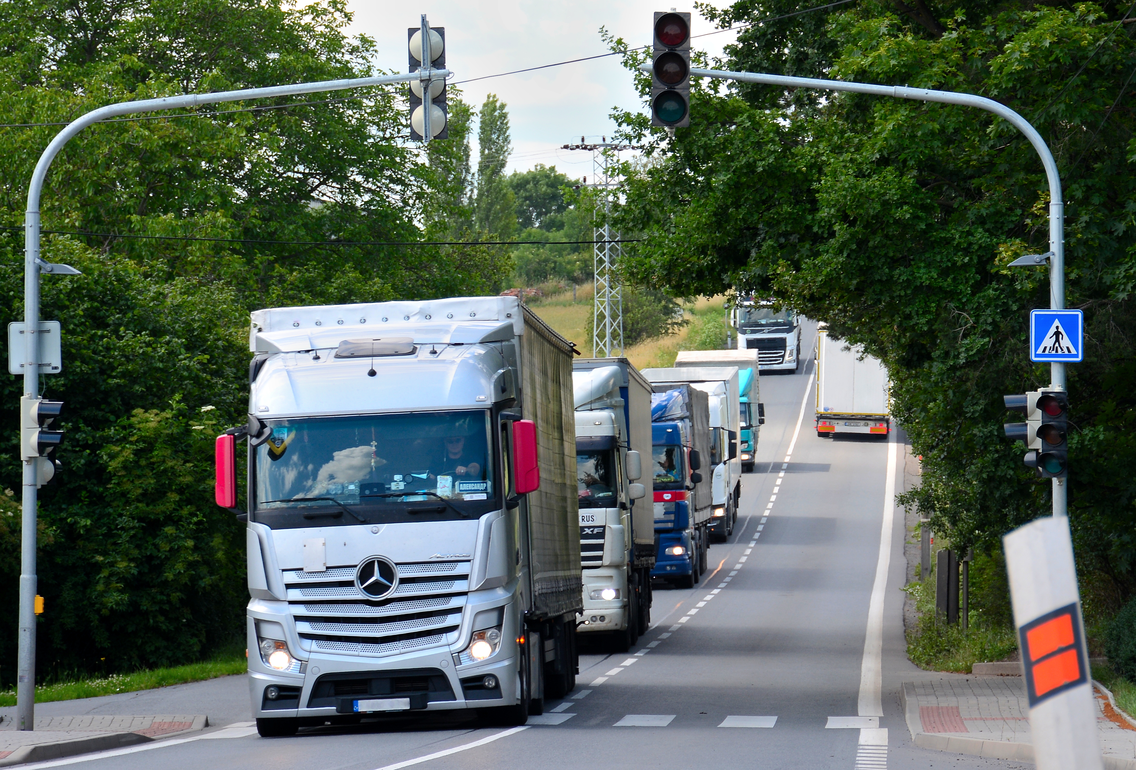Ministerstvo může řidičům kamionů mimořádně umožnit jízdu s volnějším režimem přestávek