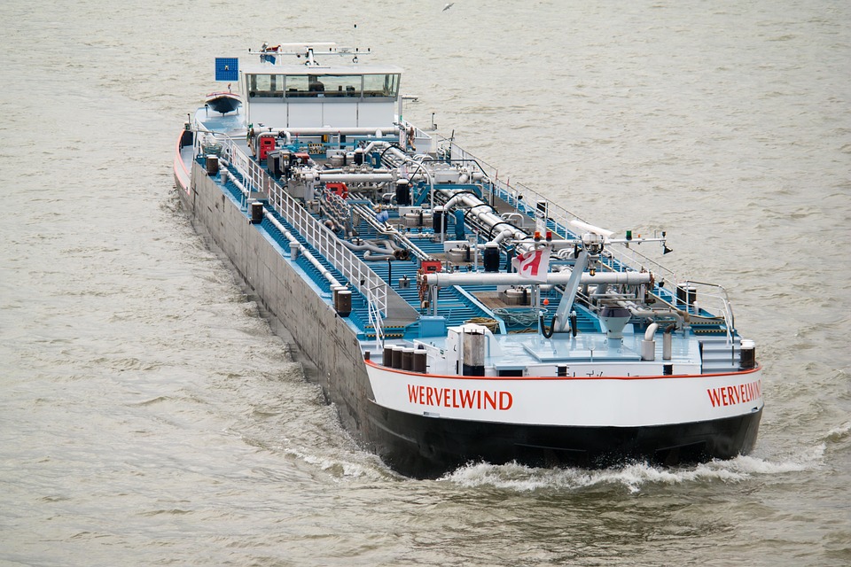 Malých a rekreačních plavidel se netýká povinnost mít zařízení Inland AIS a Inland ECDIS