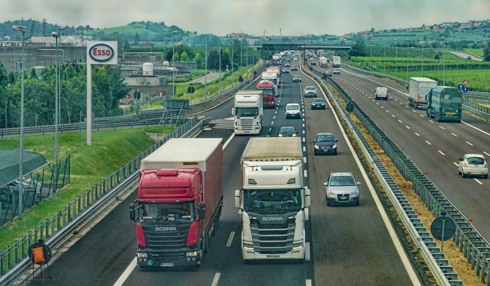 Novela zákona o silniční dopravě: lepší kontrola odpočinku řidičů kamionů a změna podmínek v taxi