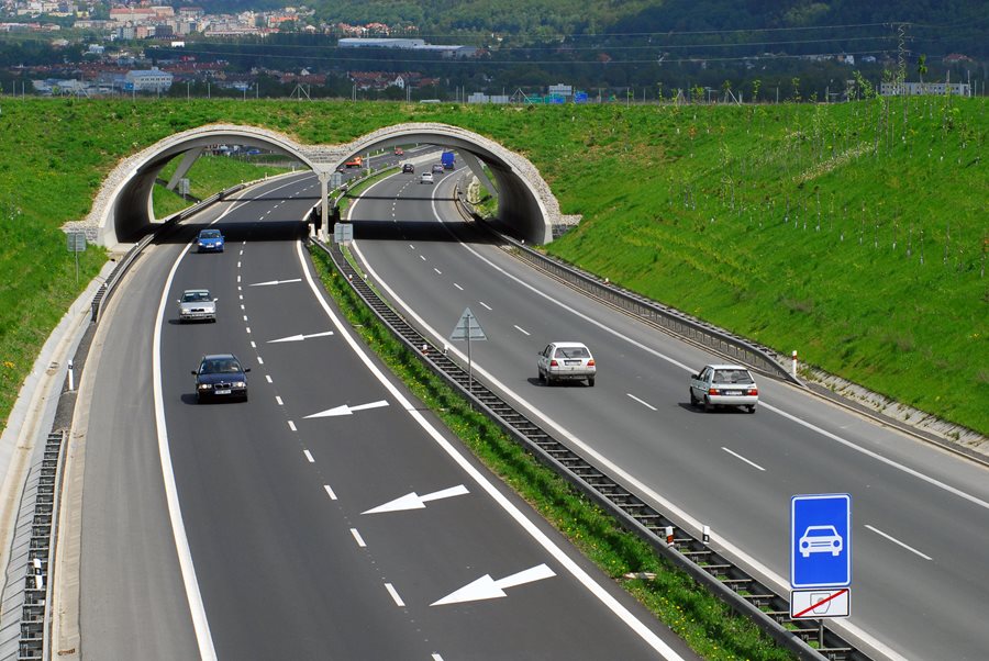 The departing government leaves 180 km of finished motorways and category I roads