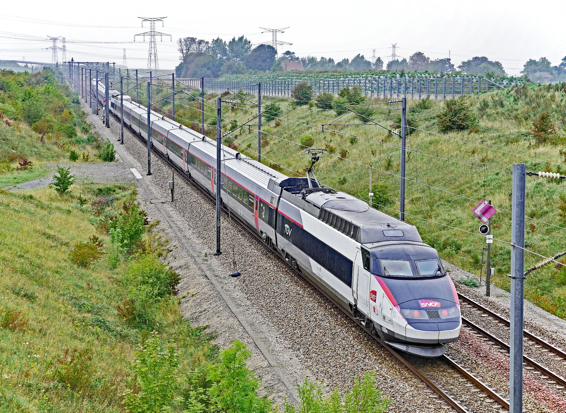 Smlouva o spolupráci Správy železnic a SNCF urychlí a zlevní přípravu VRT 