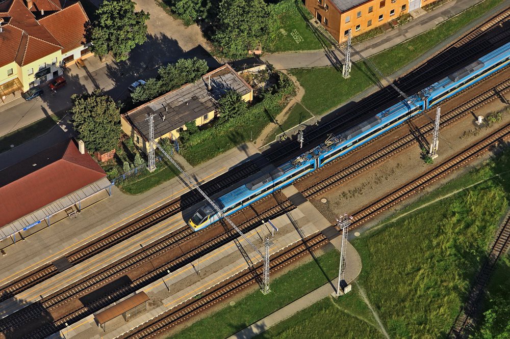 Plán chytré dopravy počítá s online informací o kolonách či detekcí závad na železnici