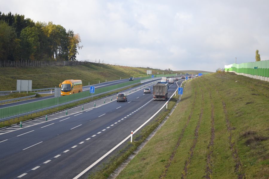 Bez dálničního poplatku budou obchvaty Otrokovic, Veselí nad Lužnicí i dálnice z Chebu do K. Varů