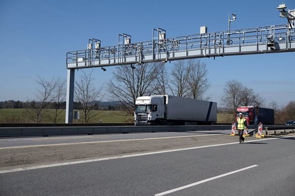 CzechToll has successfully completed first tests of the new toll system and transportation companies can start registering in October 